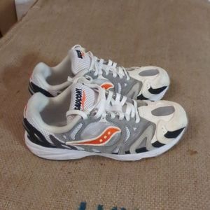 Rare Saucony AZURA 2000"White / Gradient / Orange". Women's Size 8